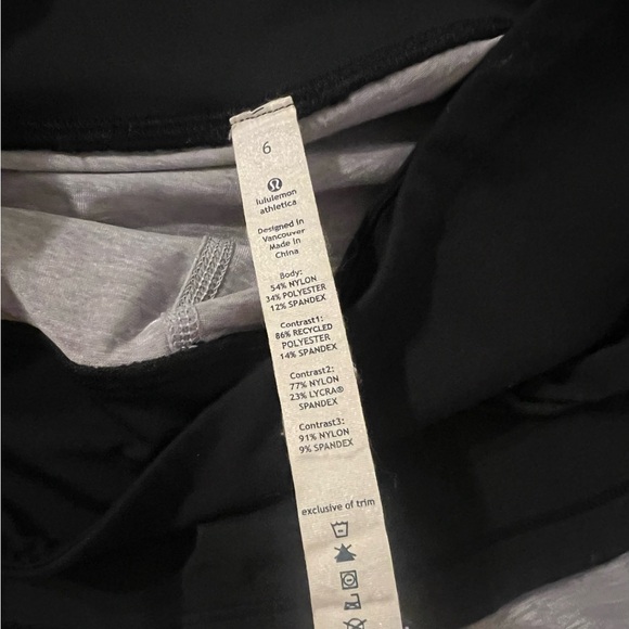 Lululemon Spin It To Win It Crop
Heathered Silver Slate / Black SIZE 6 - Picture 3 of 9